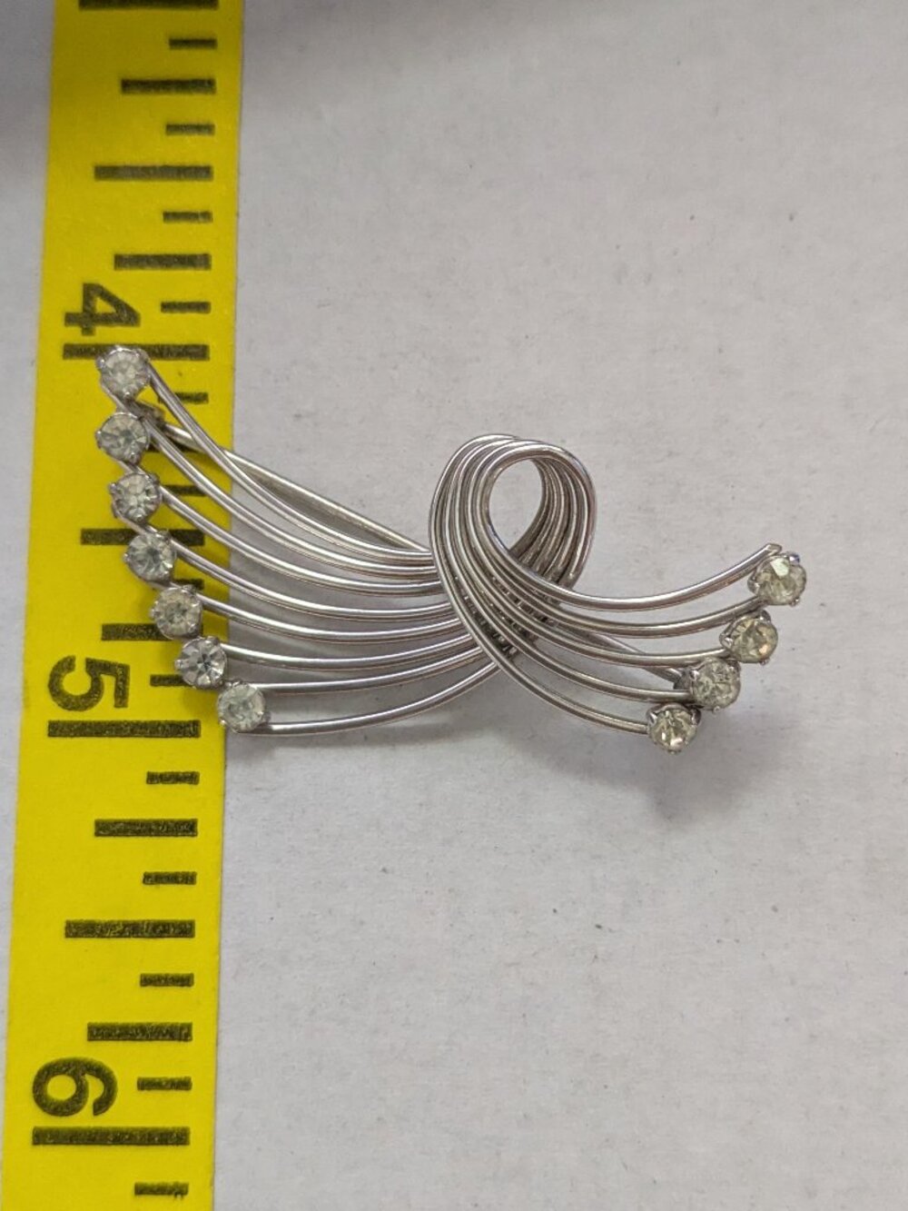 Vintage KREMENTZ White Gold Overlay Rhinestone Brooch Pin